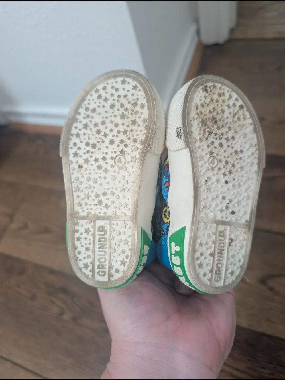 💥3/$24 Sesame Street Toddler Slip-On Sneakers Size‎ 4